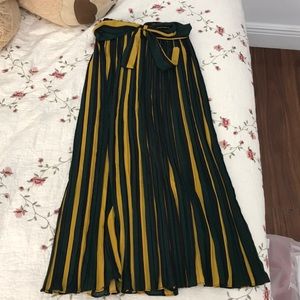 Green and yellow troussers